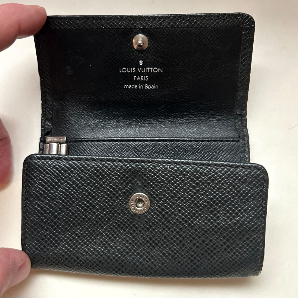 Louis Vuitton Multiclés 6 Key Holder Wallet in Black Taiga Leather EUC Authentic - Picture 11 of 12